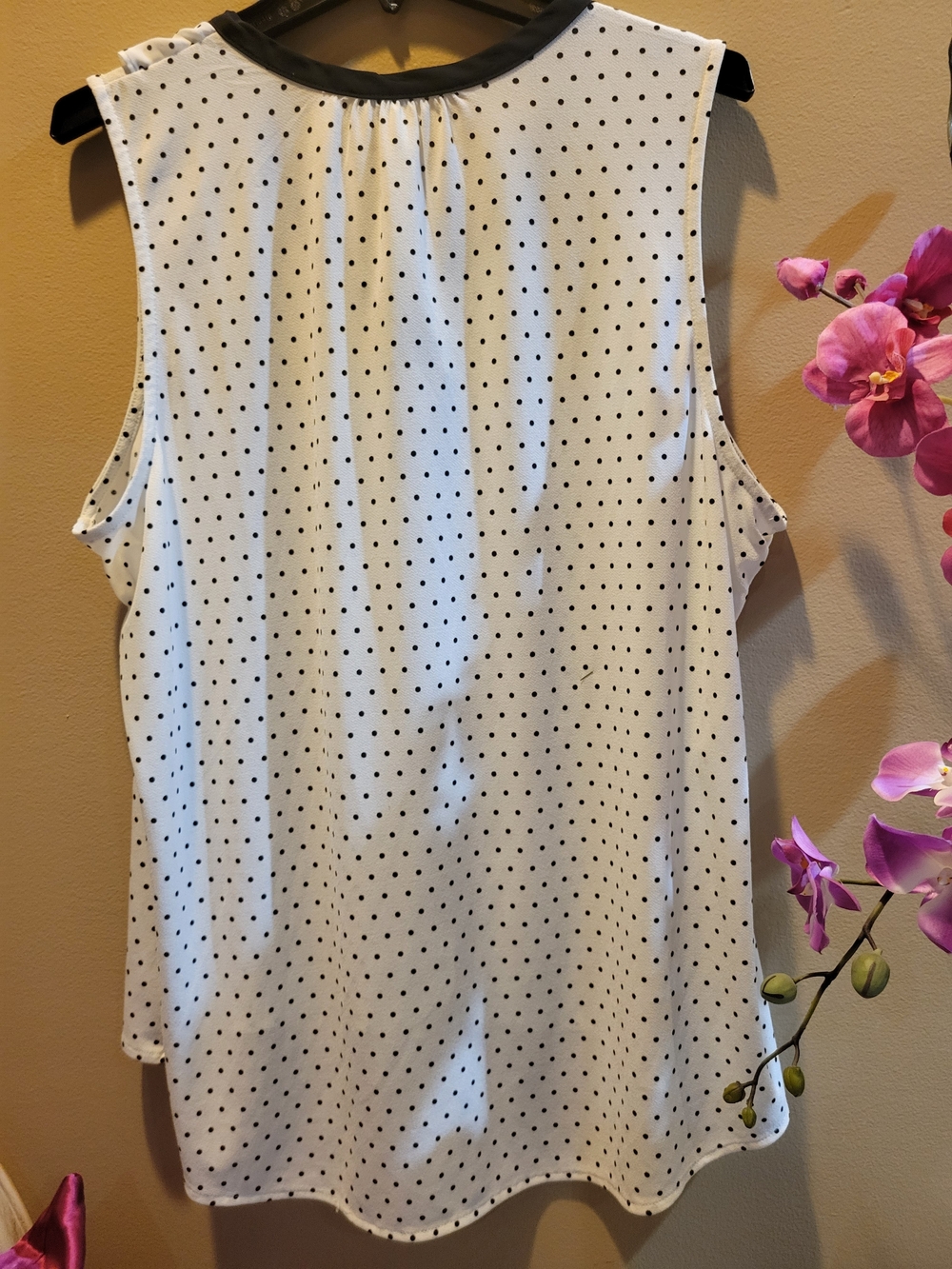 Elle White Sleeveless Polka Dot Ruffle Blouse with Black Trim - Picture 4 of 4
